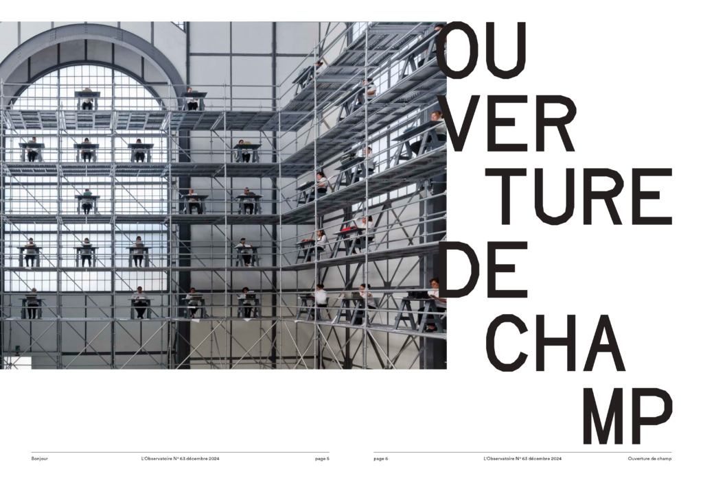Pages intérieures de la revue 63. Œuvre : échafaudage en intérieur avec anonymes face à un bureau.